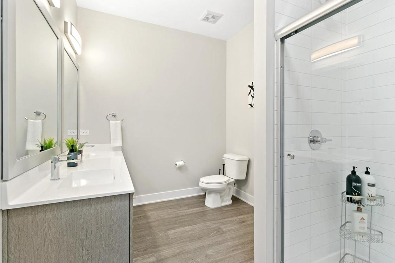 Bright & Comfortable Oakbrook 2Br Apt Free Parking - Ob 1 Apartman Oakbrook Terrace Kültér fotó